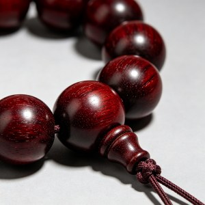 第一次买小叶紫檀手串,建议从这几个维度判断品质