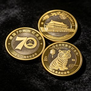 散币与套装纪念币，整体价格差异分析