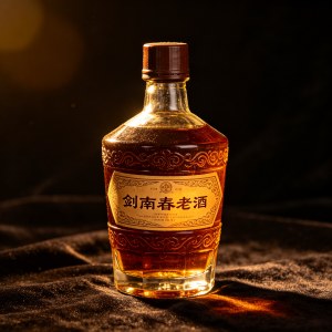 白酒老酒选购实用窍门，细看标签辨别出厂年份